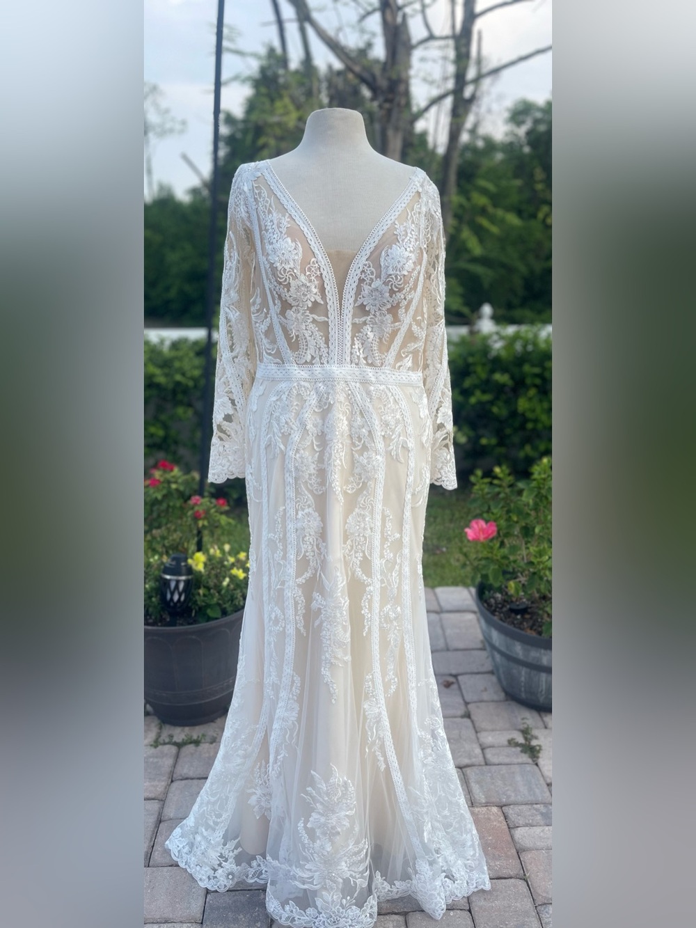 Ivory Lace V-Neck Wedding Gown